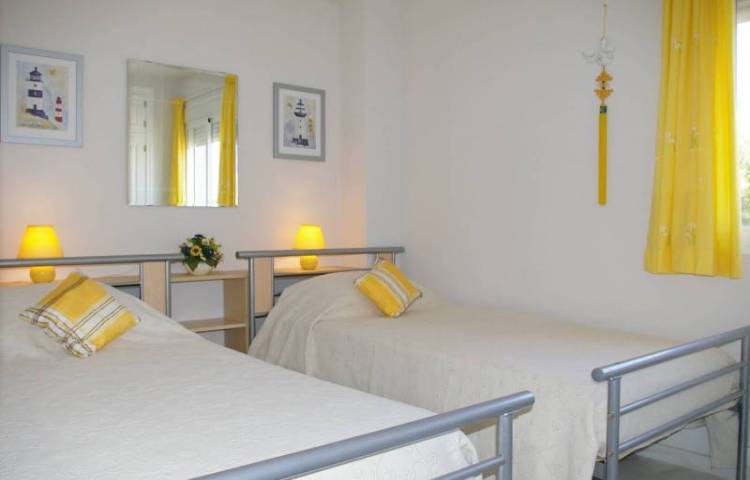 Twin bedroom